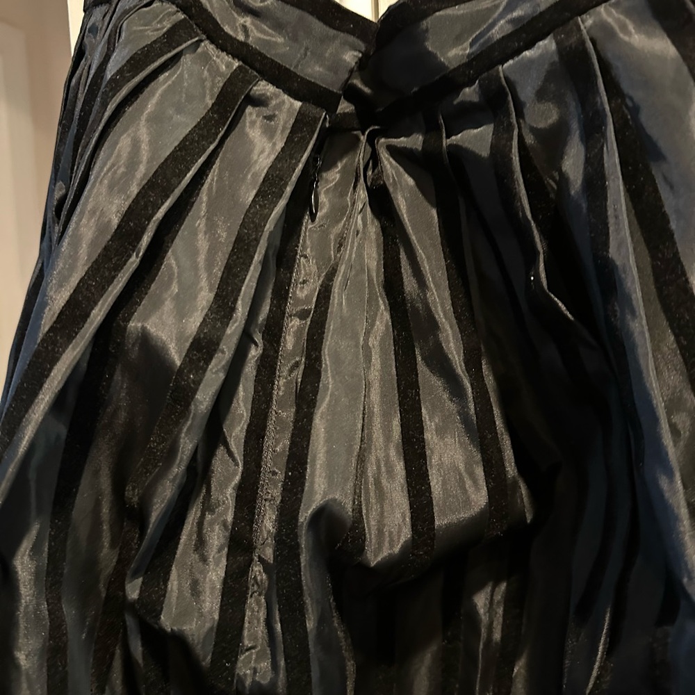 Vintage Farinae Collection black taffeta Maxi A-Line Pleated Skirt for Cocktail - Picture 4 of 9